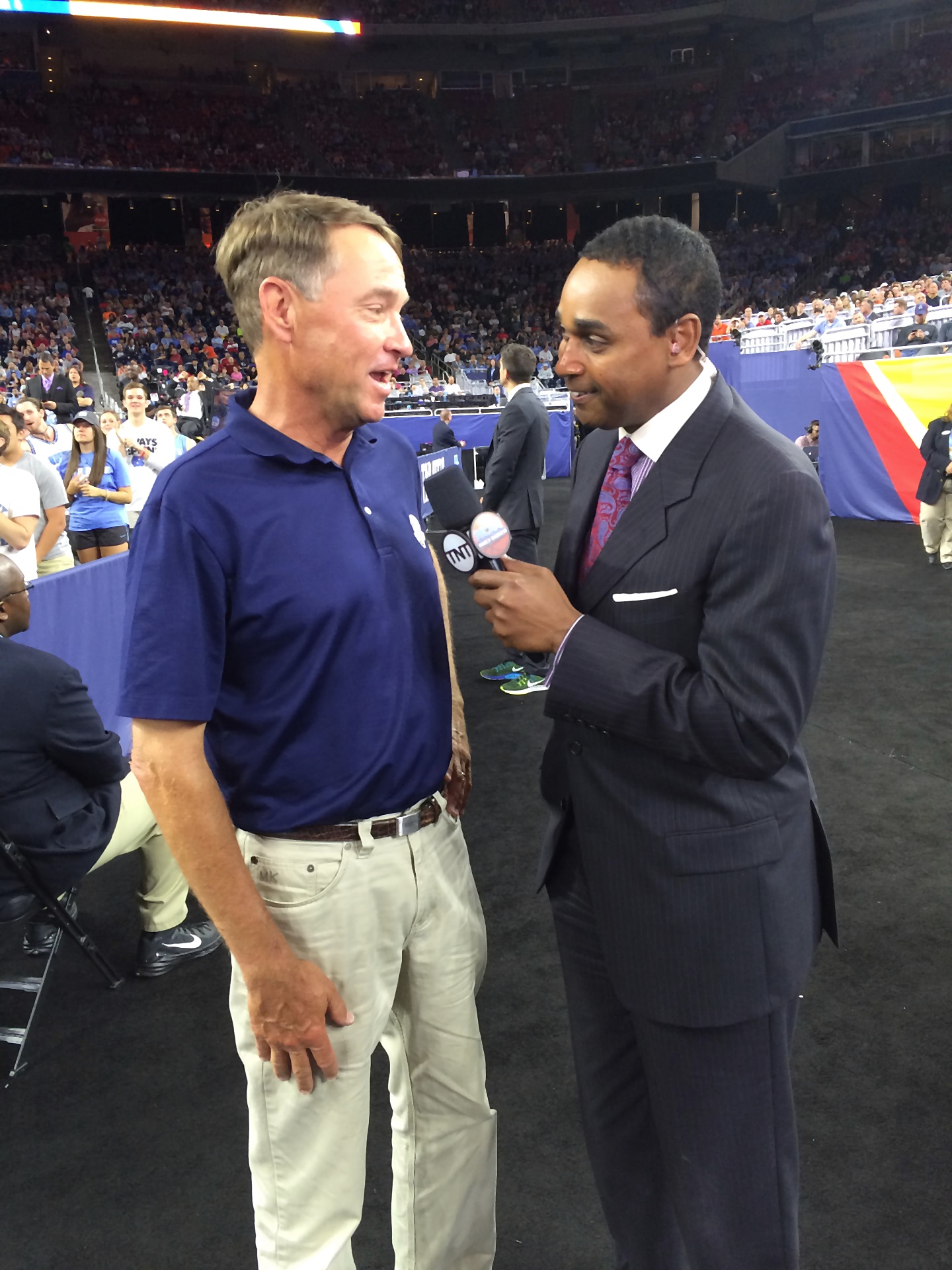 Dwayne Ballen interviewing PGA great Davis Love III courtside with a TNT microphone